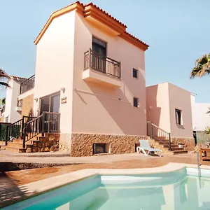 https://international-surf-schoolcamp.in-canary-islands.com